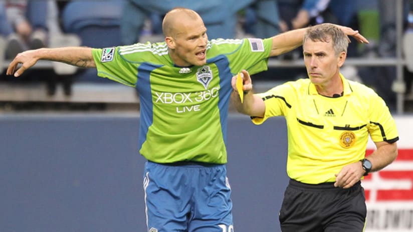 Freddie Ljungberg's protests against referees were criticized by Seattle manager Sigi Schmid