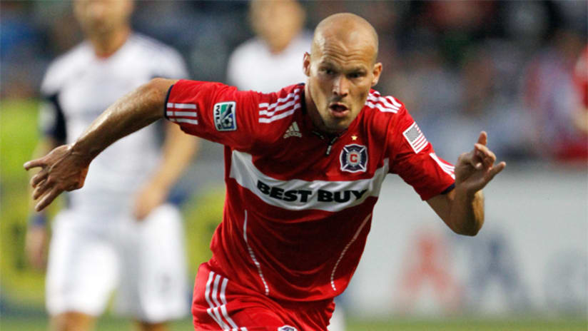Freddie Ljungberg of the Chicago Fire moves on the attack
