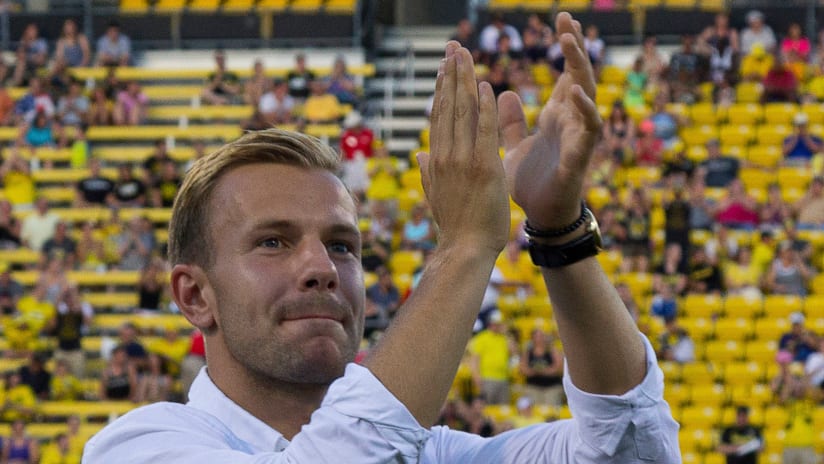 Nico Naess clapping