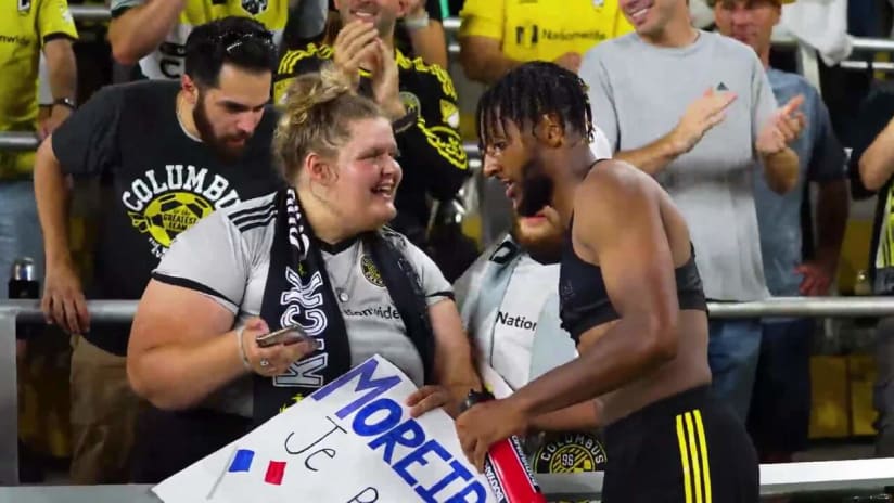 WHITE CLAW MOMENT OF THE MATCH | Moreira gives his shirt to a fan