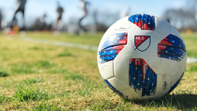 MLS 2018 nativo soccer ball at training