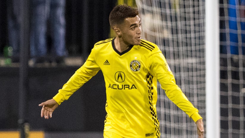 Hector Jimenez hands out CLBvNE