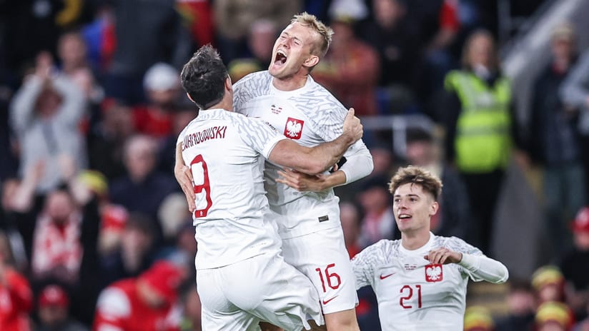 Karol Świderski scores for Poland to beat Wales in Nations League