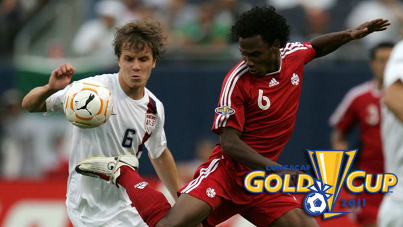 Michael Bradley, Julian de Guzman at the 2007 Gold Cup.