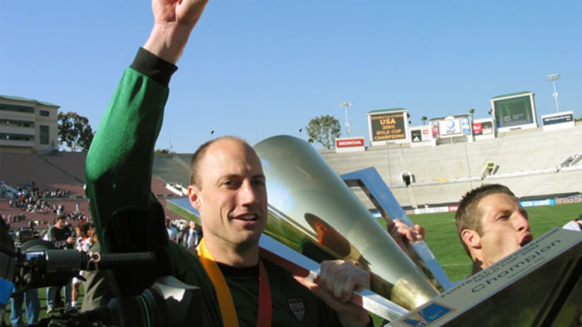 Kasey Keller (left) and Frankie Hejduk helped lead the US to the Gold Cup title in 2002, the last time the final was held at the Rose Bowl.