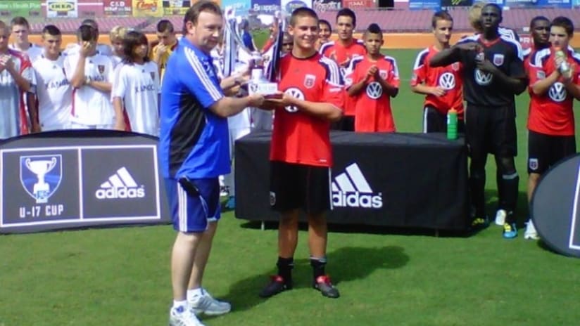 2010 SUM Cup Final - Niedermeier with trophy