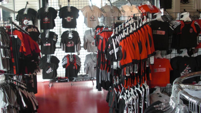 Photo of the Day:  Team Store open for business - 032809_Store_535.jpg