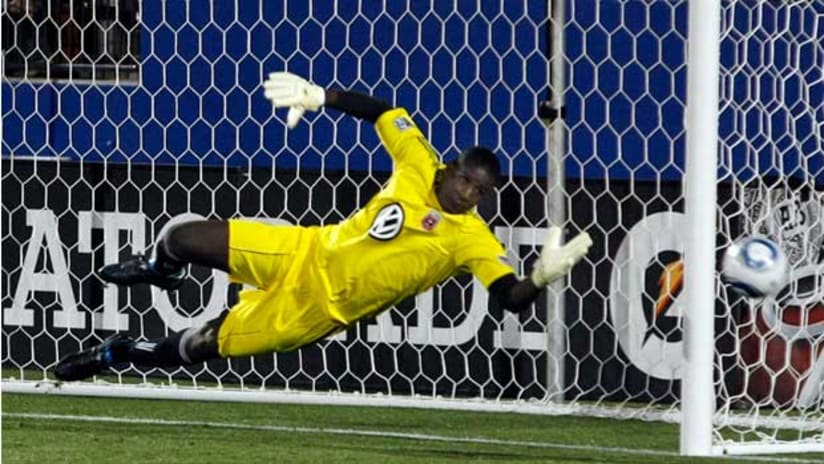 Goalkeeper Bill Hamid deflects a shot wide of the post during D.C. United's 1-0 loss to FC Dallas on Saturday.