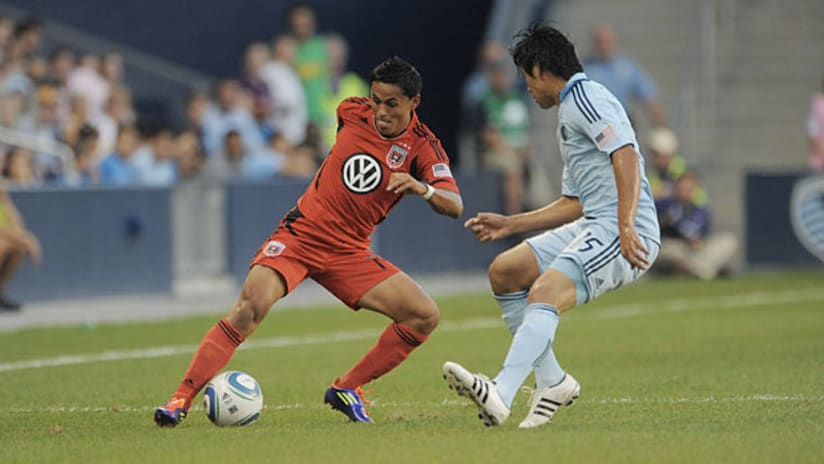 Andy Najar takes on a Sporting KC defender