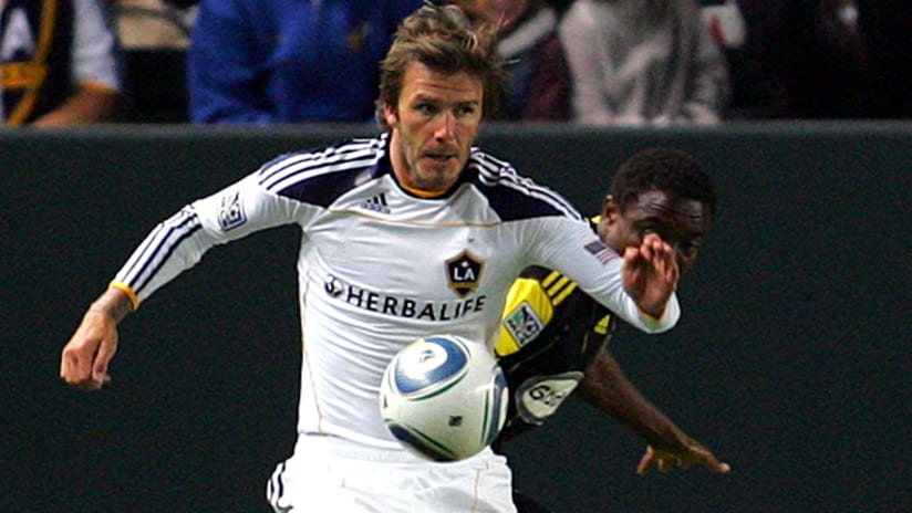 David Beckham jugó sus primeros 20 minutos de la temporada en la victoria del Galaxy sobre el Crew.