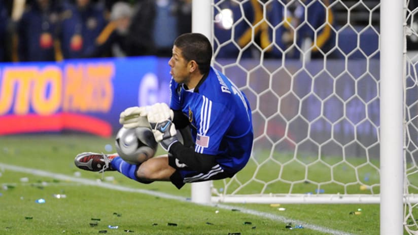 Real Salt Lake goalkeeper Nick Rimando saves a penalty kick in the MLS Cup 2009 shootout