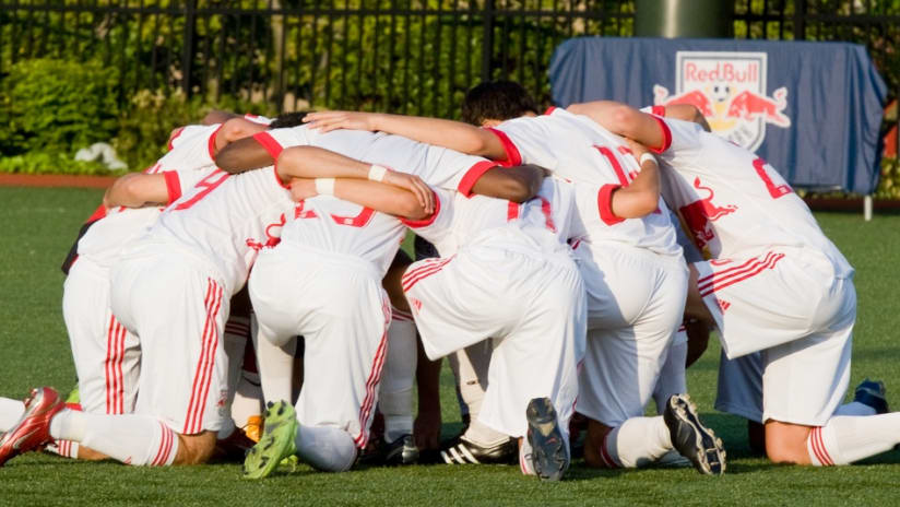 SUM_Cup_NY_Red_Bulls_huddle