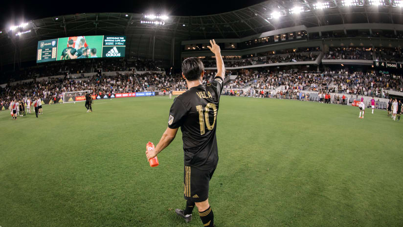 Vela Salutes Crowd After Returning From World Cup 2018 IMG