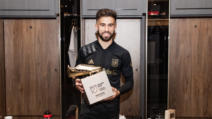Diego Rossi Holding 2020 MLS Golden Boot 201111 IMG