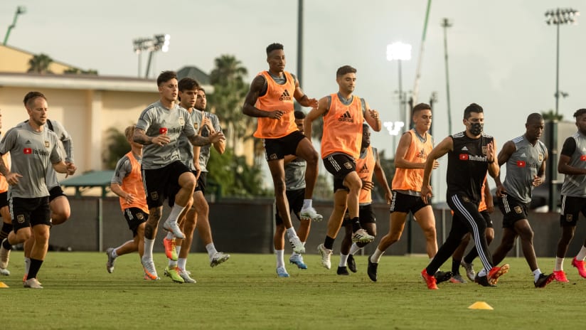 Mark-Anthony Kaye Jumping In Training Next To LAFC Players 200708 IMG