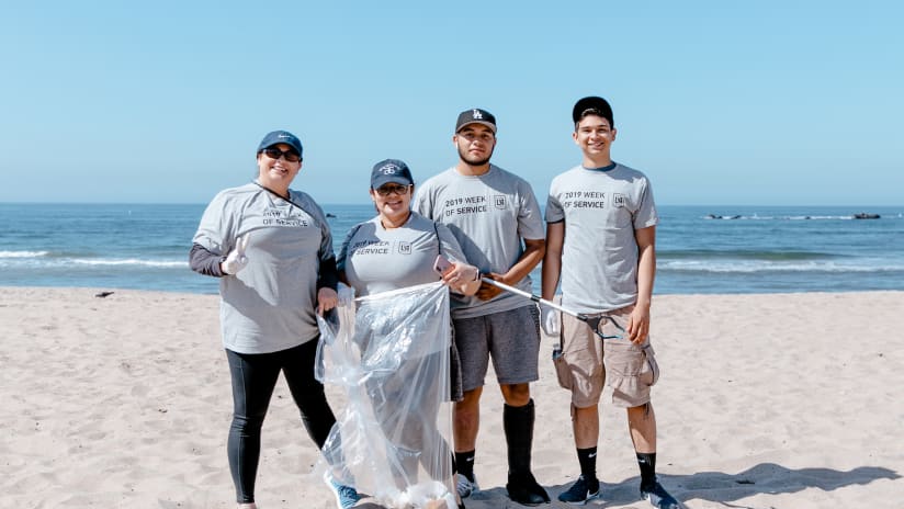 Santa Monica Beach Clean Up Family With Trash 190413 IMG