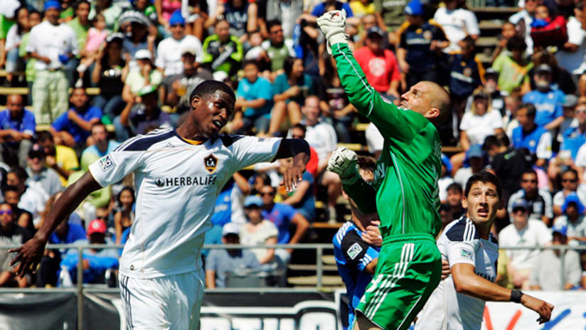 Jon Busch (right) made seven saves for the Earthquakes in their 1-0 defeat of LA.