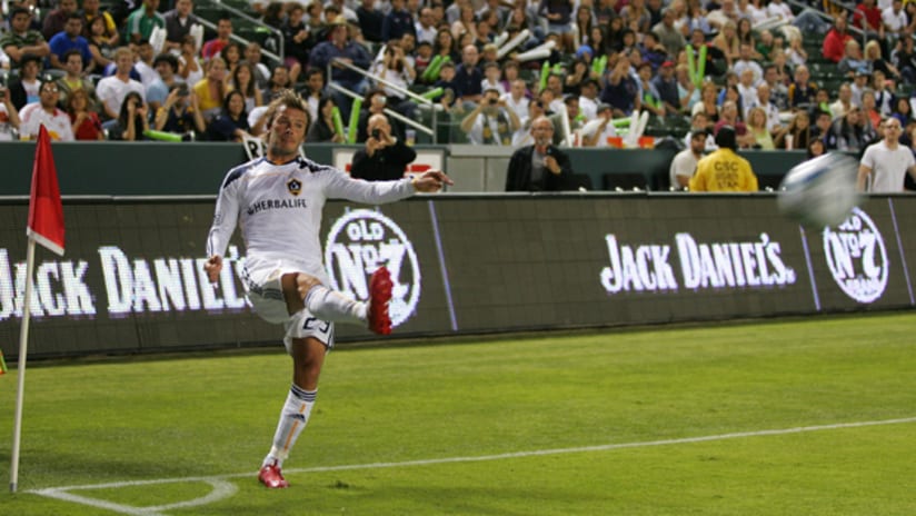 David Beckham delivers a corner kick during LA's 2-0 loss to New York.
