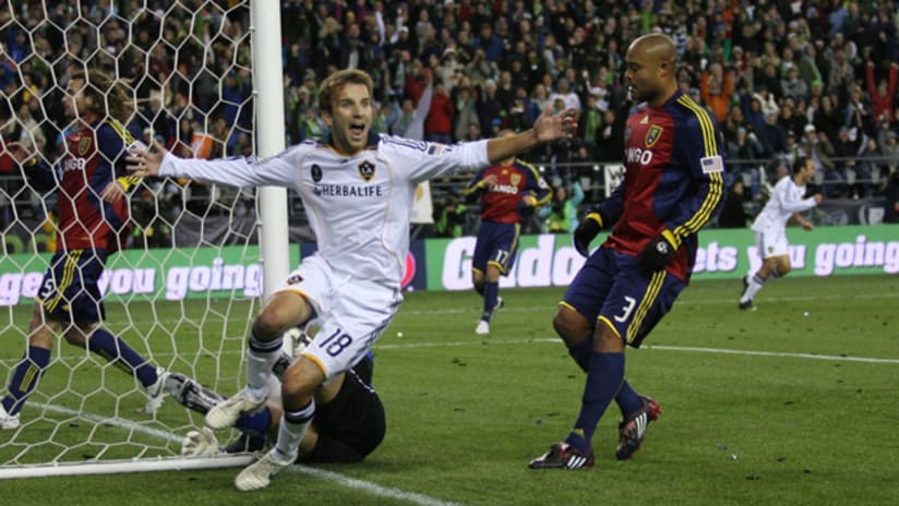 Mike Magee scores vs. RSL in MLS Cup 2009