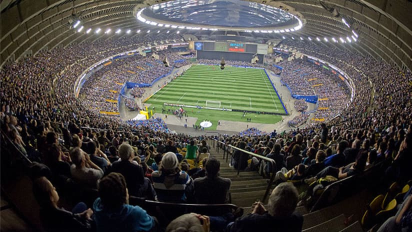 Record crowd Olympic Stadium Home Opener