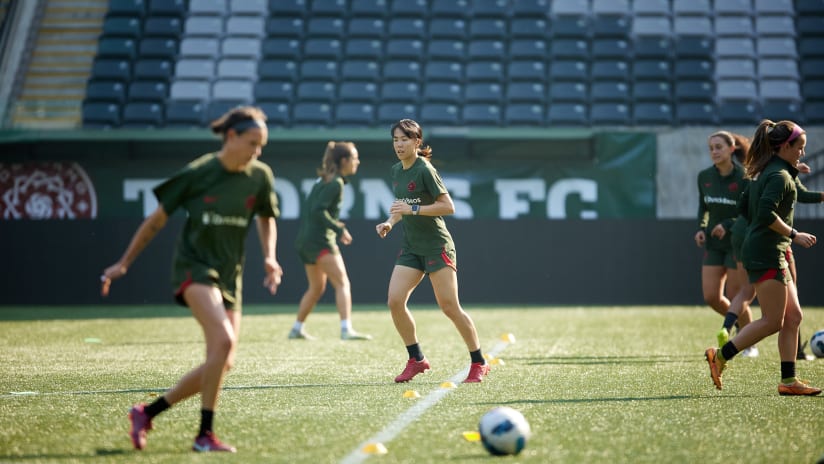 October 19, 2022: Thorns FC prepare for the NWSL Championship semifinal game against the San Diego Wave (Craig Mitchelldyer)