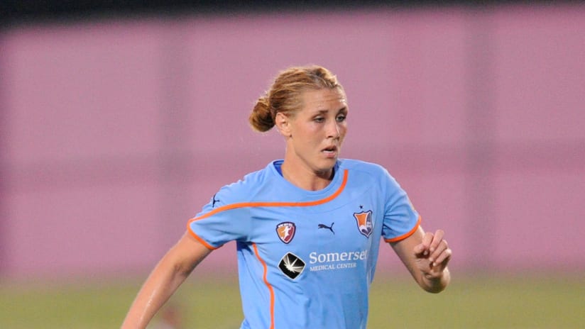 Thorns FC midfielder Allie Long leaving her comfort zone -