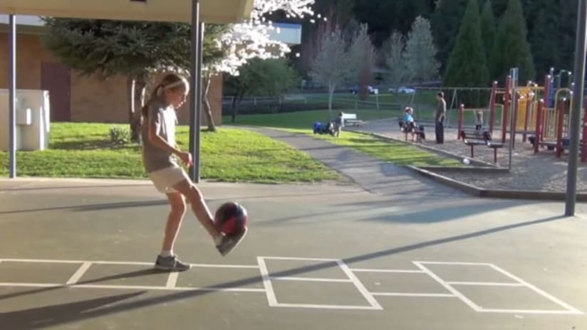 Katelyn Penner's juggling video walkabout tobin heath