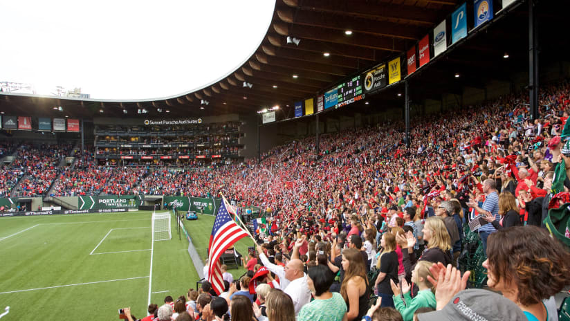 Sellout crowd, Thorns vs. Reign, 7.22.15