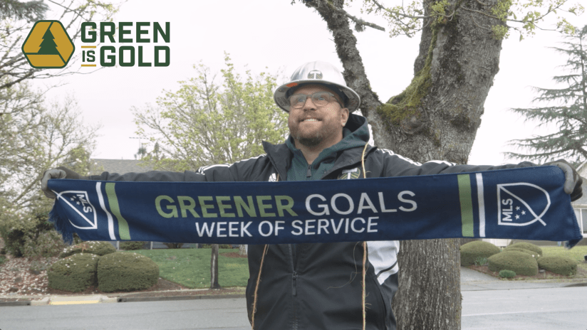 Timbers, Friends of Trees and Daimler Truck North America plant trees | Green is Gold