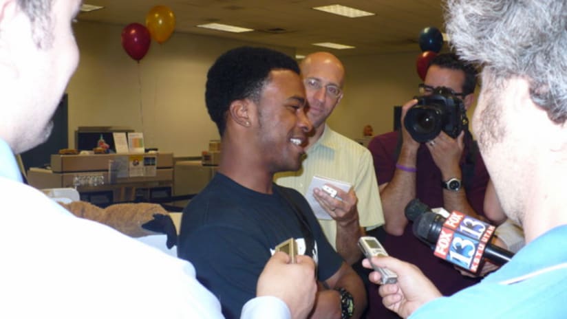 06-29-10 Findley @ SLC Int'l (with reporters 2)