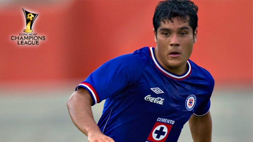 Javier Orozco and Cruz Azul trained on artificial turf, unaware that BMO Field now has natural grass.