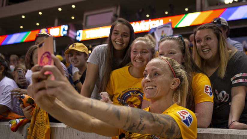 Gunny with fans against Seattle