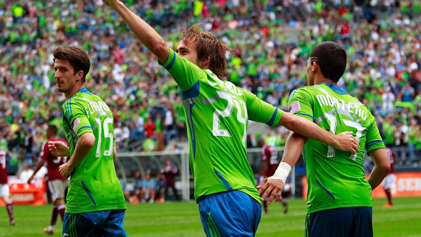 Roger Levesque and teammates Image