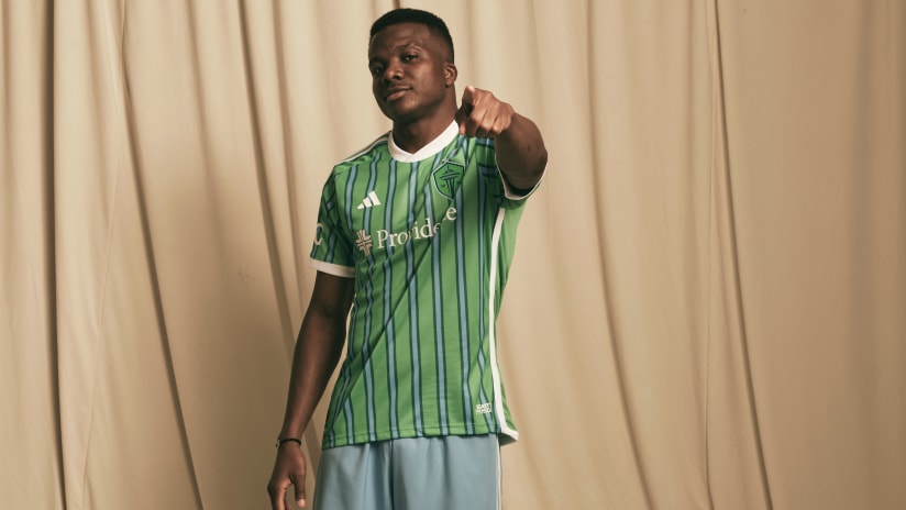 Internet reacts with high praise to unveiling of Sounders Anniversary Kit 