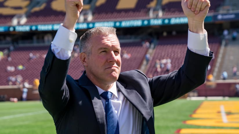 Peter Vermes thumbs up - Sporting KC at Minnesota United FC - May 20, 2018
