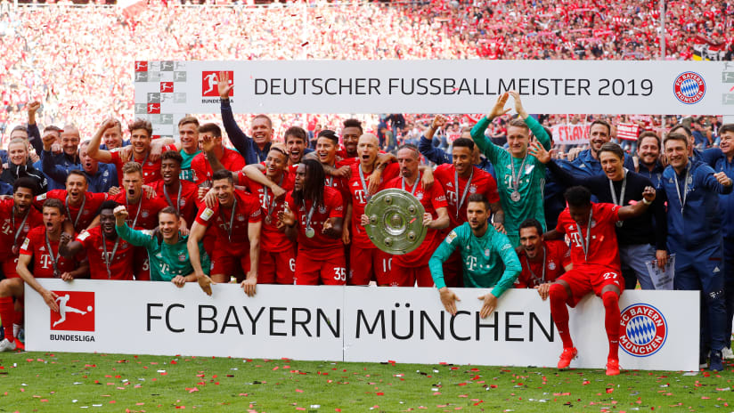 FC Bayern Munich - 2018-19 Bundesliga Champions Trophy Hoist