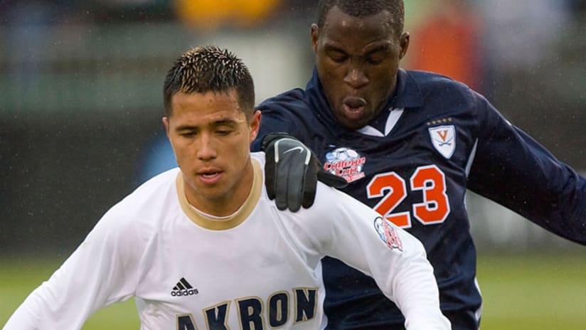 Anthony Ampaipitakwong (in white) & 2nd overall pick from 2010 SuperDraft Tony Tchani in the 2009 College Cup.