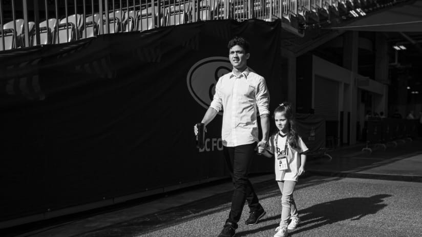 Fredy Montero - street clothes with daughter, black and white