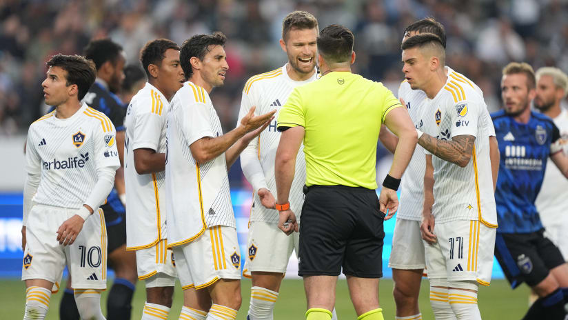 LA Galaxy players fined for Mass Confrontation Policy