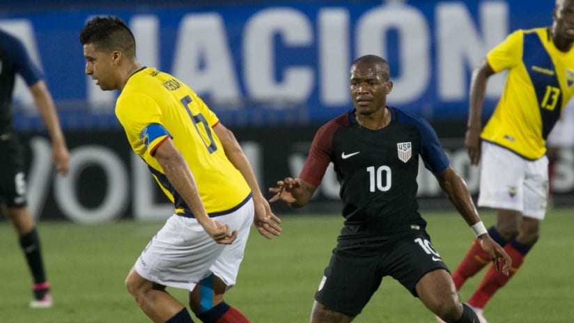 Darlington Nagbe - US national team - action - Ecuador - black kit
