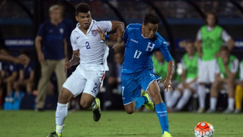 USMNT's DeAndre Yedlin and Honduras' Andy Najar battle for position in 2015 Gold Cup