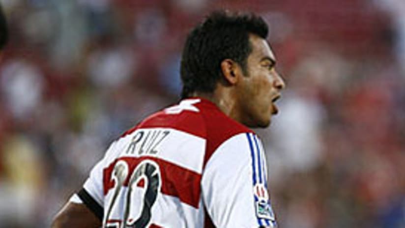 Carlos Ruiz ha recuperado el olfato goleador y rescato al FC Dallas.