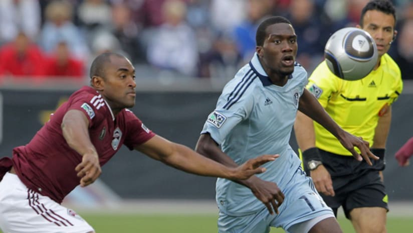 Marvell Wynne of the Colorado Rapids (left) battles Sporting KC's CJ Sapong for control on Saturday.