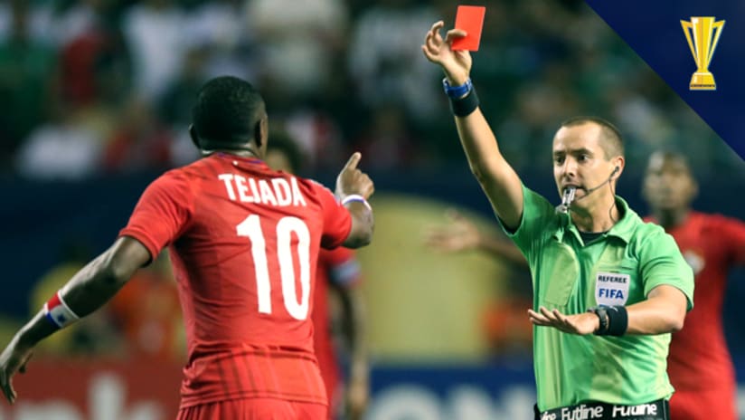 Mark Geiger shows a red card to Panama's Luis Tejada in the 2015 Gold Cup semifinal vs. Mexico