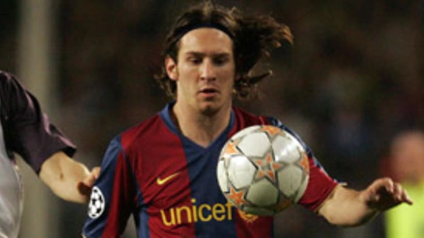 Lionel Messi es aclamado por los aficionados del futbol en todo el mundo.