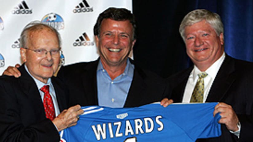 Wizards founder Lamar Hunt with new club owners Neal Patterson and Cliff Illig (l-r).