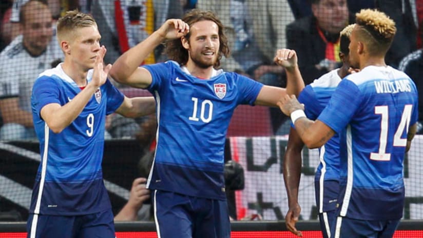 Mix Diskerud celebrates with teammates after scoring in Germany (June 10, 2015)