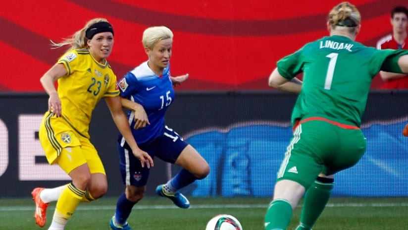 Megan Rapinoe in action for the USWNT against Sweden at the 2015 FIFA Women's World Cup