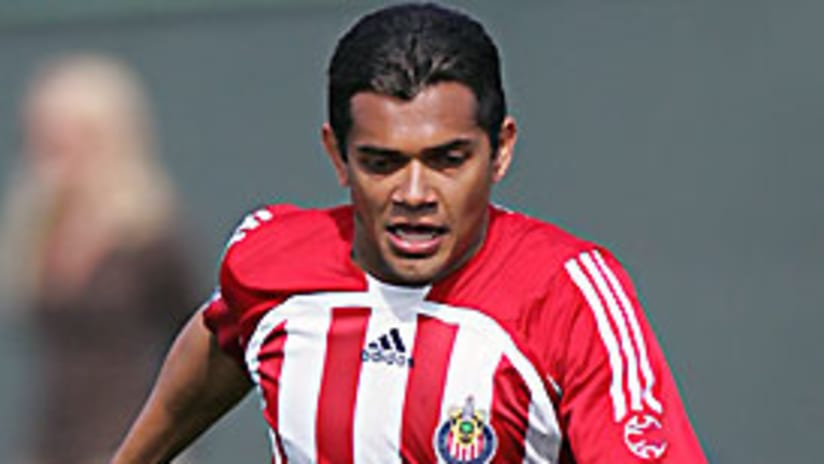 El internacional catracho Amado Guevara llega a Chivas USA en la temporada 2007.