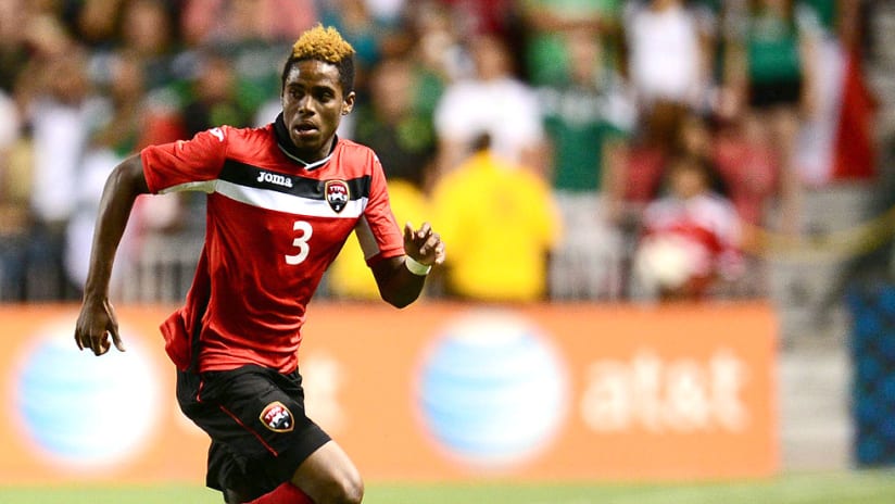 Joevin Jones - Trinidad and Tobago - Looks up while dribbling